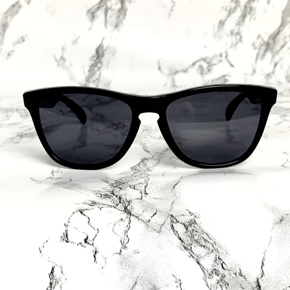 Oakley Black Frogskins with Black Lens - Picture 8 of 8